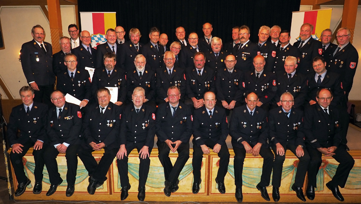 Read more about the article Ehrung für 25 & 40 Jahre aktiven Dienst in der Feuerwehr